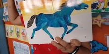 El artista que pintó un caballo azul