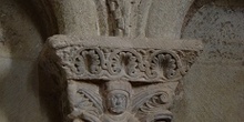 Capitel con figuras humanas, Huesca