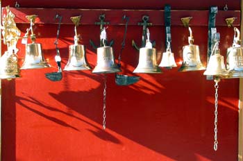 Artesanía (campanillas) en el Rastro - Madrid