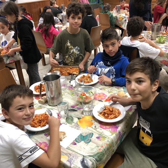 Albergue 6º - 2º día (comiendo) 1