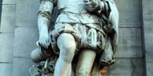Estatua de Cervantes en Biblioteca Nacional, Madrid