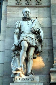 Estatua de Cervantes en Biblioteca Nacional, Madrid