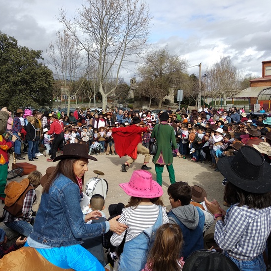 2º disfrutando con los juegos en el patio. 6