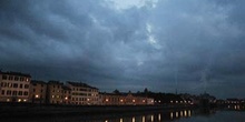 Vista nocturna del Arno, Pisa