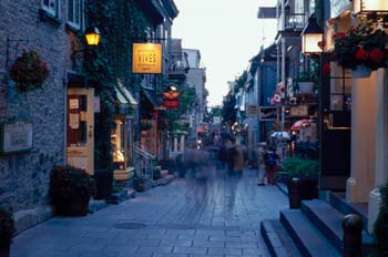 Calle típica de Quebec City, Canadá