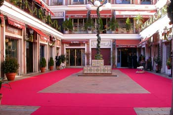 Tiendas de antiguedades en el Rastro, Madrid