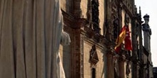 Colegio de San Ildefonso y estatua del Cardenal Cisneros, Alcalá