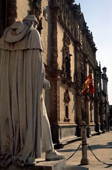 Colegio de San Ildefonso y estatua del Cardenal Cisneros, Alcalá