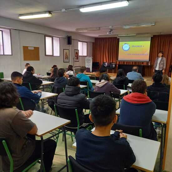 Charla Erasmus alumnos