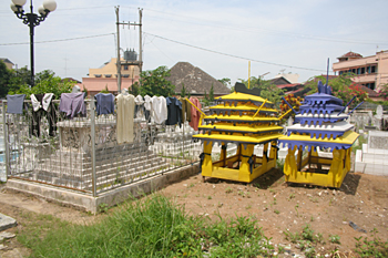 Cementerio de mezquita Al Mashun, Medan, Sumatra, Indonesia