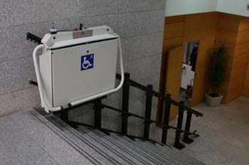 Dispositivo para salvar barreras arquitectónicas