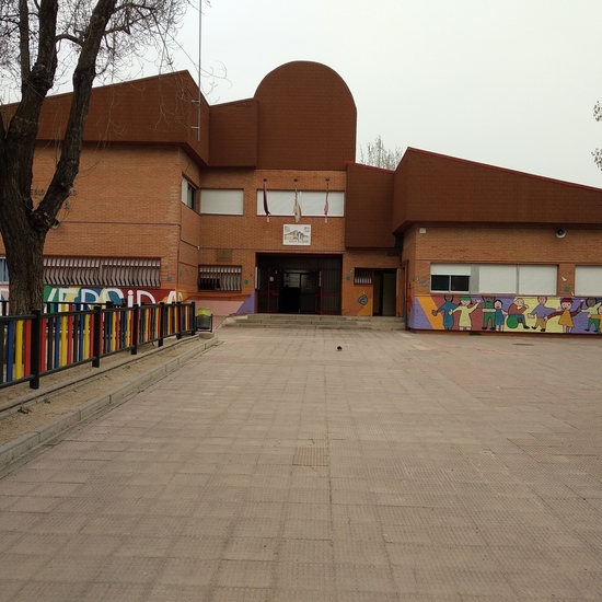 Entrada CEIP La Rioja