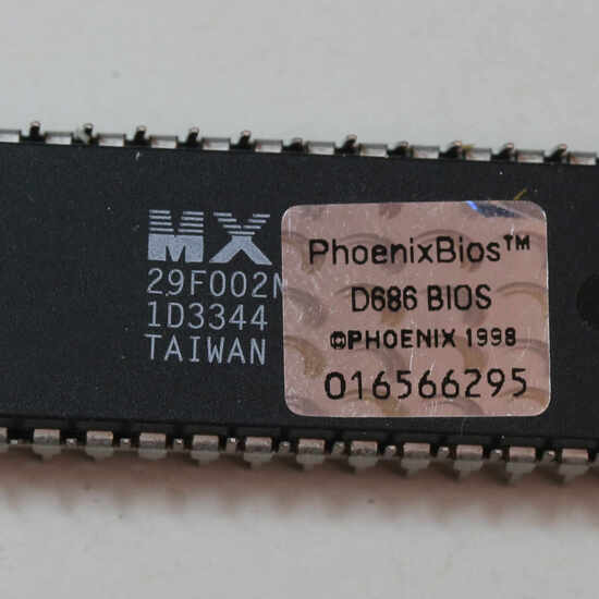 Memoria BIOS modelo 29F002 de un ordenador