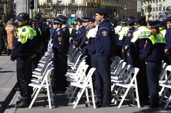 Homenaje a las fuerzas de seguridad en la Puerta del Sol, Madrid