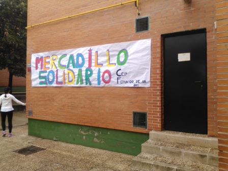 2017_01_MONTANDO EL MERCADILLO SOLIDARIO 11