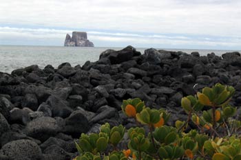 Islote León Dormido desde Puerto Grande en la Isla San Cristóbal