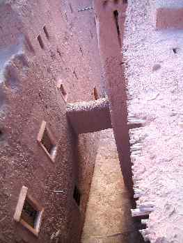 Tejado de cañas y adobe