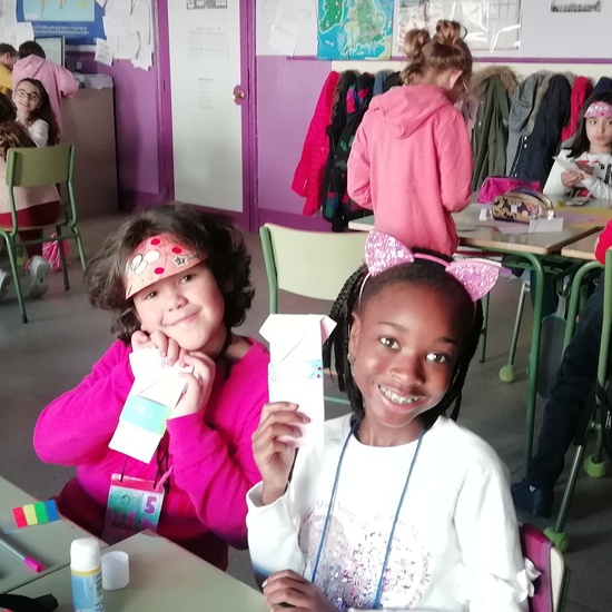 Talleres de chapas con iconos olímpicos, viseras y papiroflexia. 2