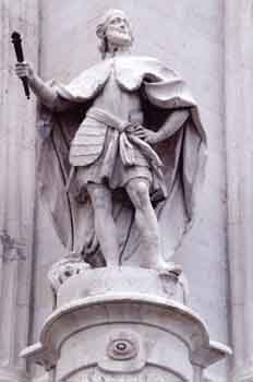 Escultura de la fachada principal del Palacio Real de Madrid, Es