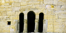 Ventana trífora de Santa María de Naranco, Oviedo, Principado de