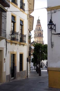 C/ Blanco Belmonte y Torre de la Mequita-Catedral, Córdoba, Anda