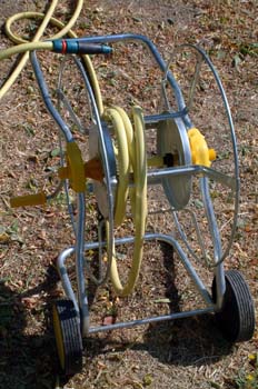 Carro portamanguera con suministro de agua