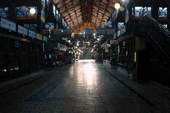 Interior del mercado de Budapest, Hungría