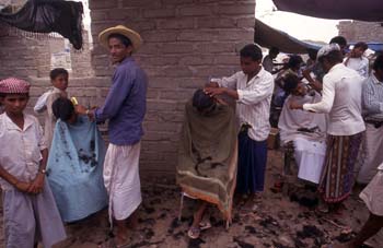 Peluquería en el mercado de Suq al Khamis, Yemen