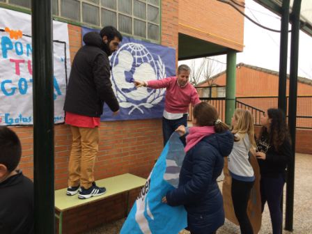 2017_01_MONTANDO EL MERCADILLO SOLIDARIO 8