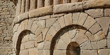 Iglesia de Satué. Detalle de los baquetones del lado sur, Huesca