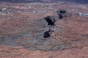Conos de escoria y lava del Volcán Chico en Isla Isabela, Ecuado