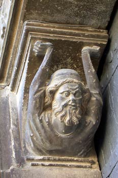 Mensula de la fachada de la Iglesia del Santo Sepulcro, Estella,