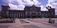 Palacio Nacional en la Plaza Mayor de Ciudad de Guatemala