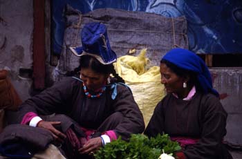 Vendedoras del mercado de verduras, Ladakh, India
