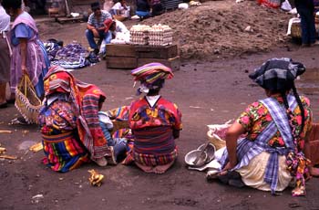 Vendedoras en el mercado de Antigua, Guatemala