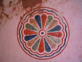 Pintura beréber en una fachada