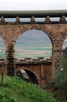 Panorama a través del viaducto, Patones de Arriba, Madrid
