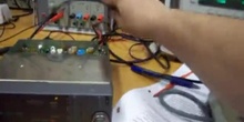 Ajuste emisora de radiocomunicación con analizador de radiocomunicación y vatímetro de RF