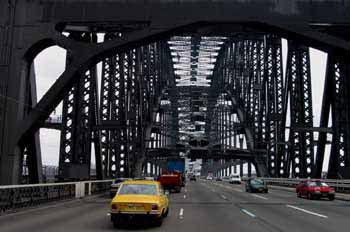 Bajo el puente de Sydney, Australia