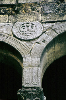 Clípeo del mirador occidente de la planta noble de Santa María d