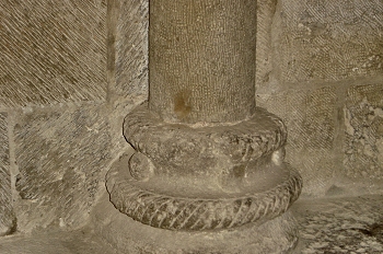 Detalle de basa labrada, Huesca