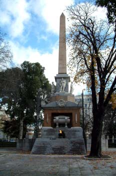 Monumento en homenaje a los Caídos del Dos de Mayo, Madrid