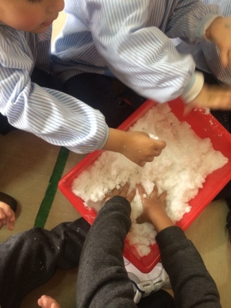 2017_02_LOS DELFINES FABRICAN NIEVE 2 5