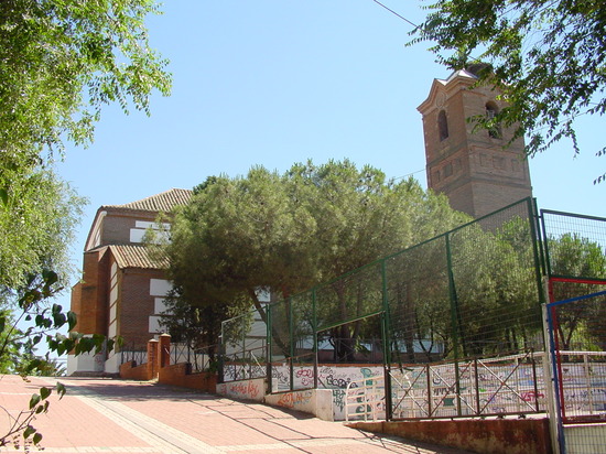 Vista de la parroquia de San Millán de Moraleja de Enmedio