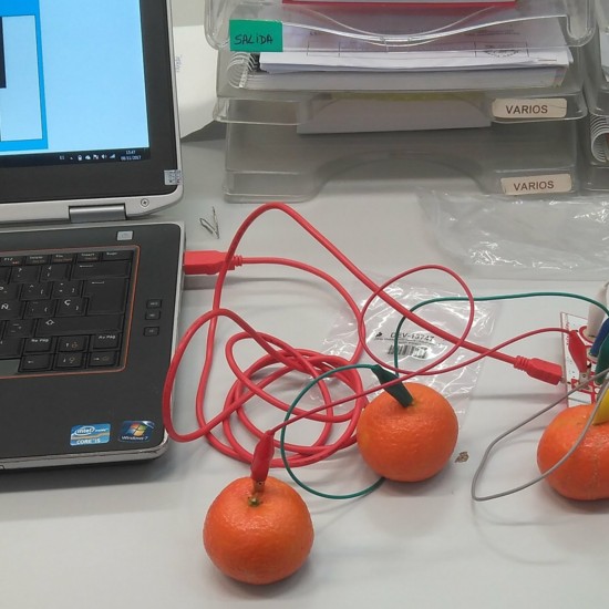 Piano con mandarinas