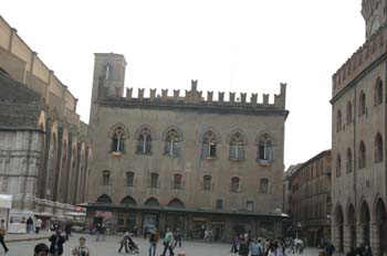 Piazza della Cattedrale, Bolonia