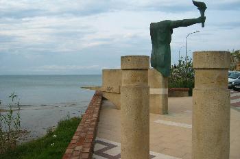 Estatua dedicada a los Juegos Olímpicos en l´Escala, Gerona