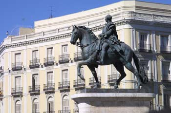 Estatua ecuestre de Carlos III en la Puerta del Sol, Madrid