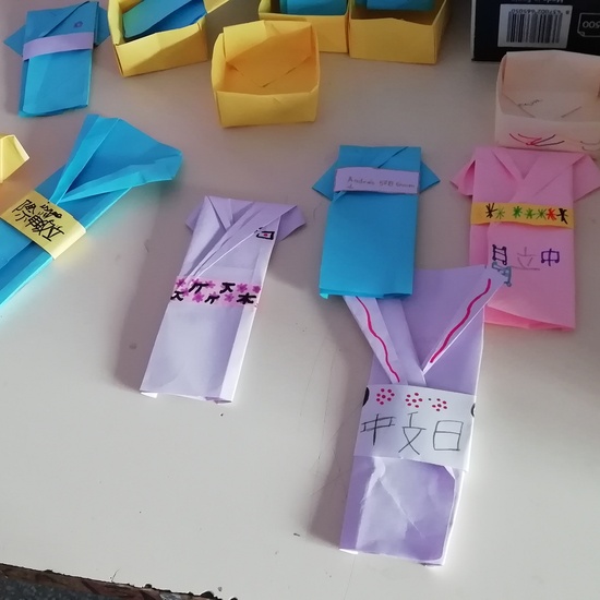 Talleres de chapas con iconos olímpicos, viseras y papiroflexia. 26