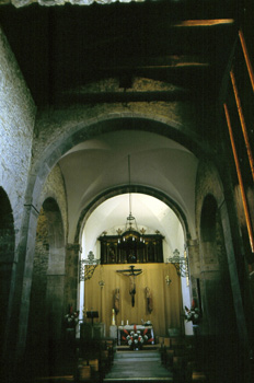 Nave central de la iglesia de Santianes de Pravia, Principado de